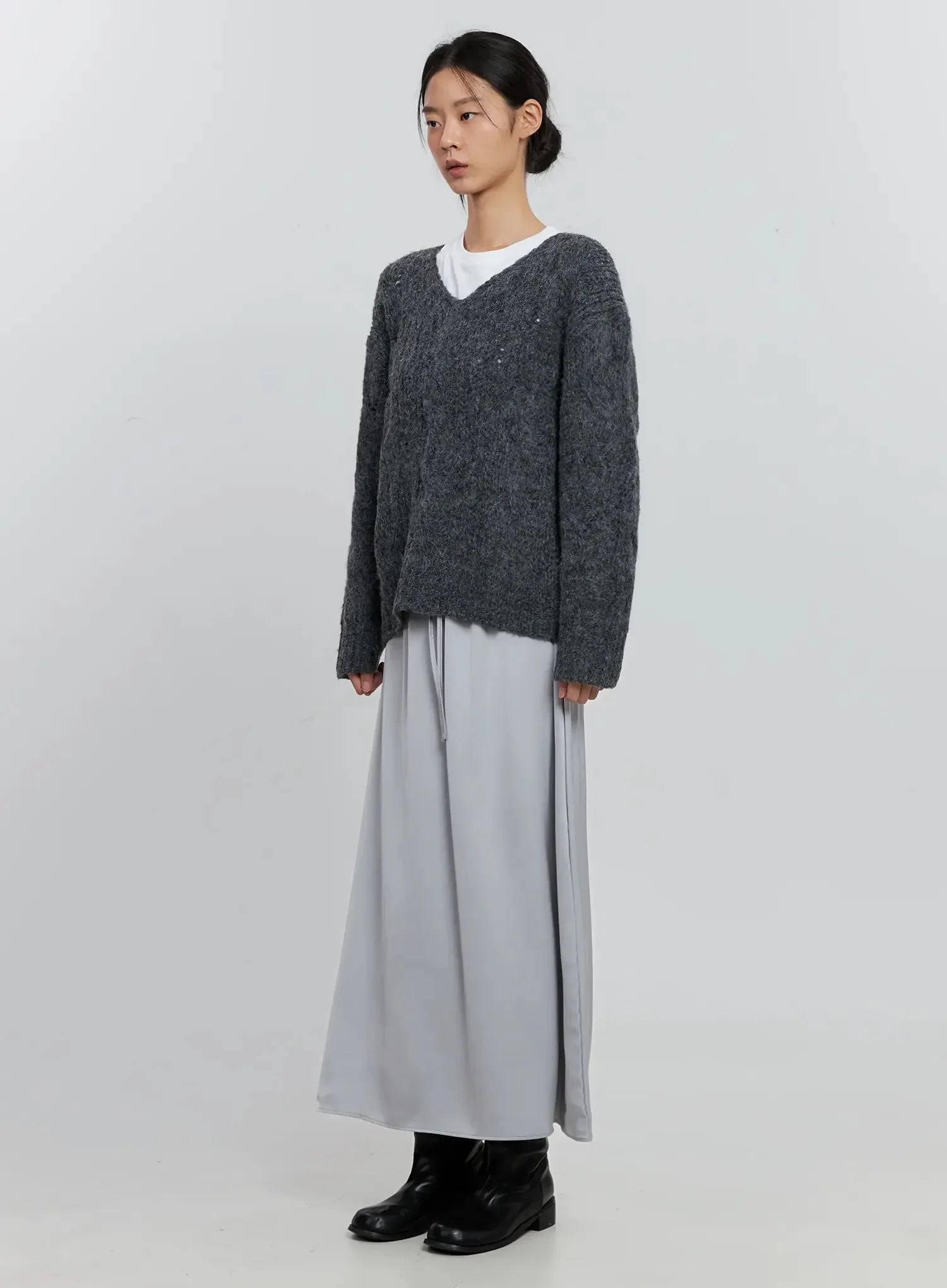 Cable-Knit V-Neck Sweater IS516