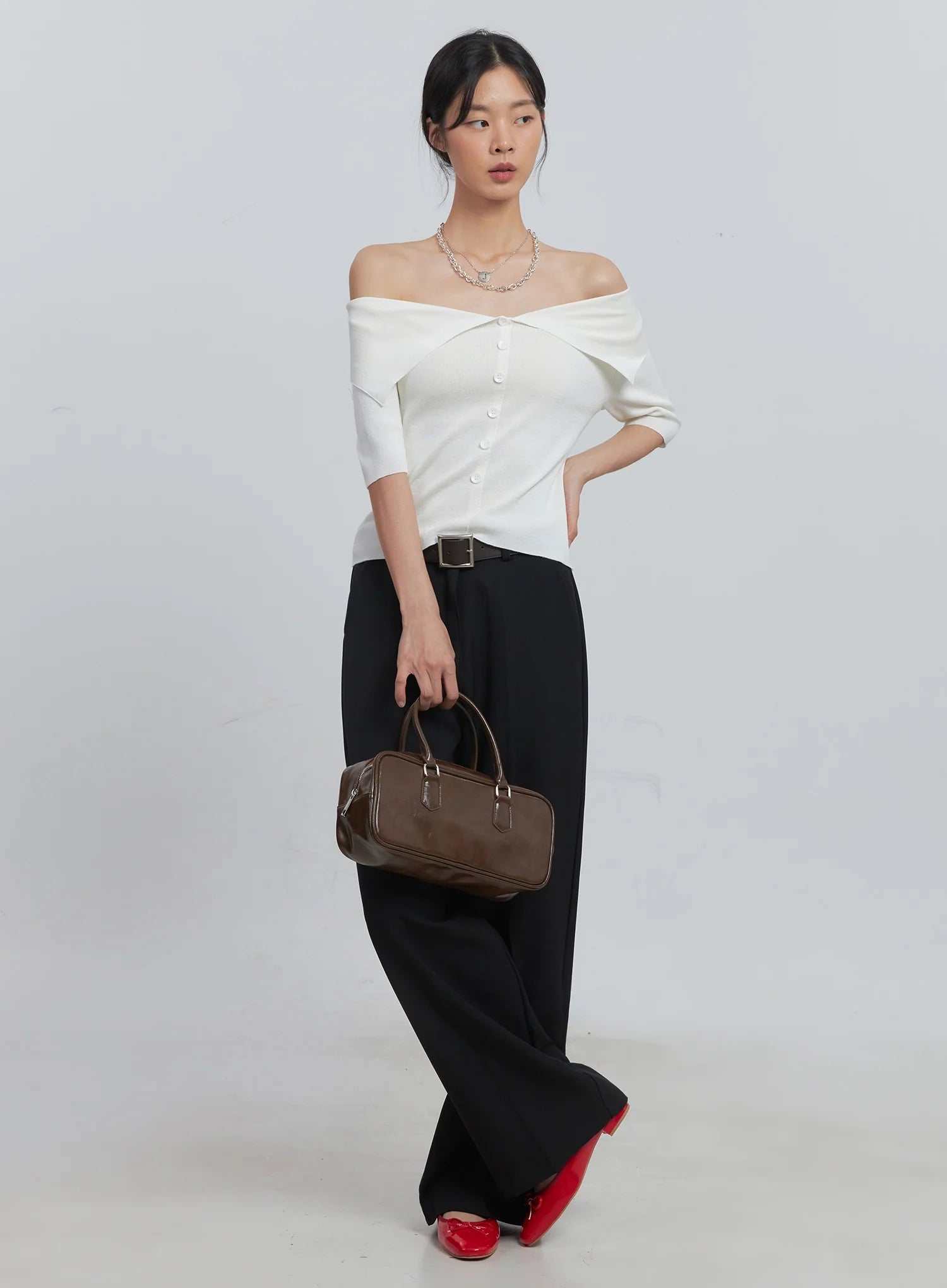 Off-Shoulder Buttoned Tee IU512