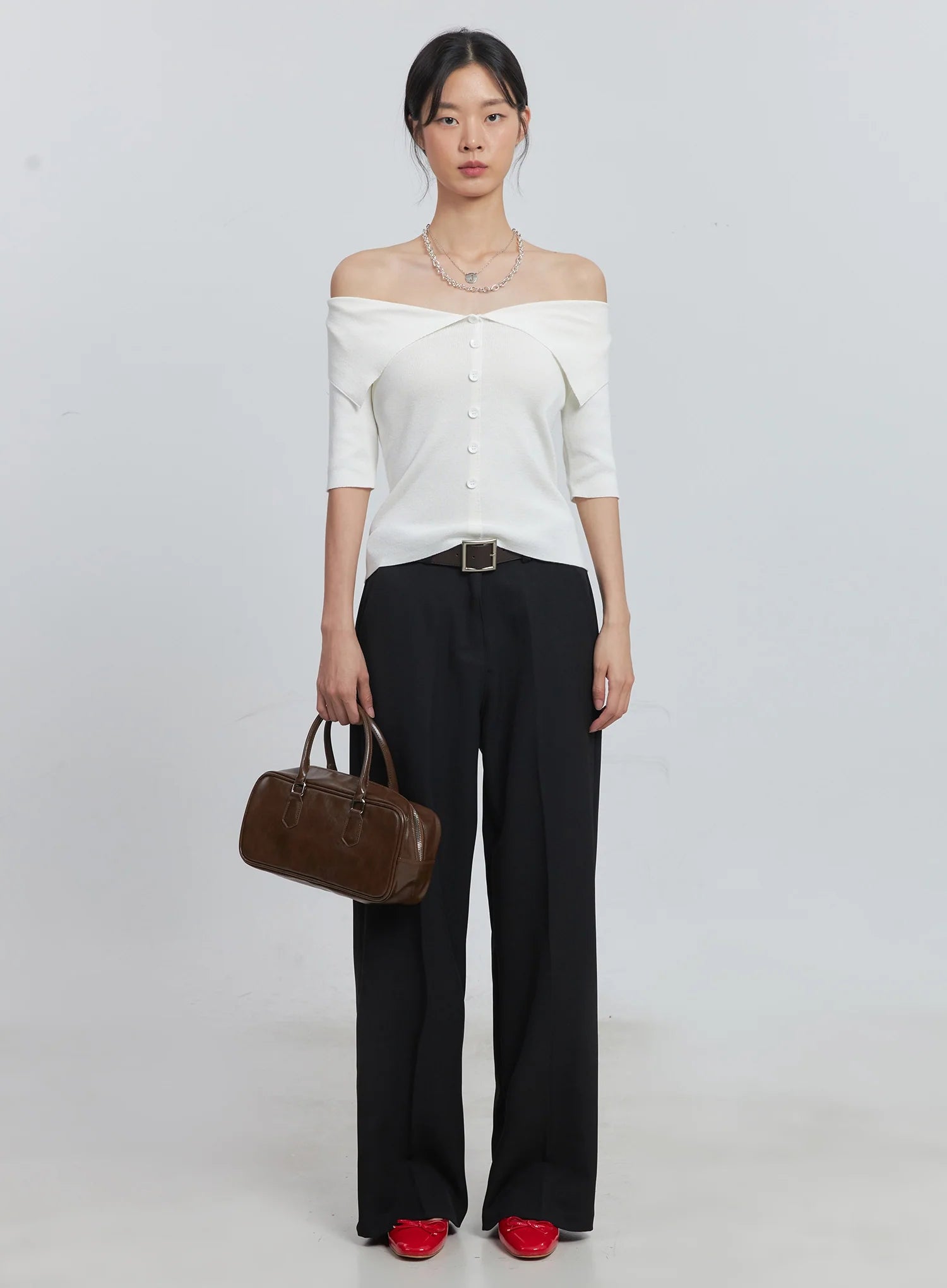Classic Wide-Fit Slacks (Black) IU512