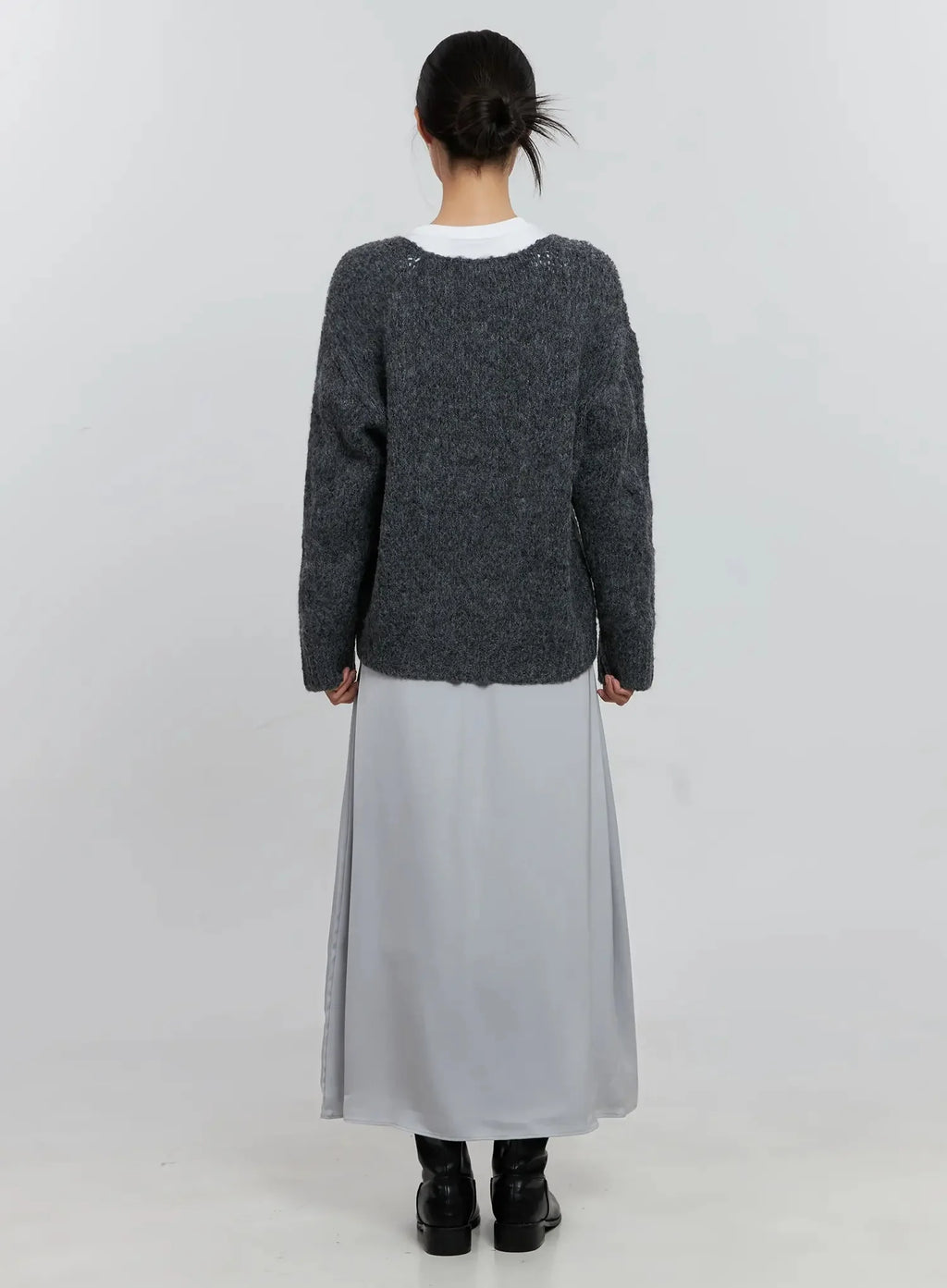 Cable-Knit V-Neck Sweater IS516