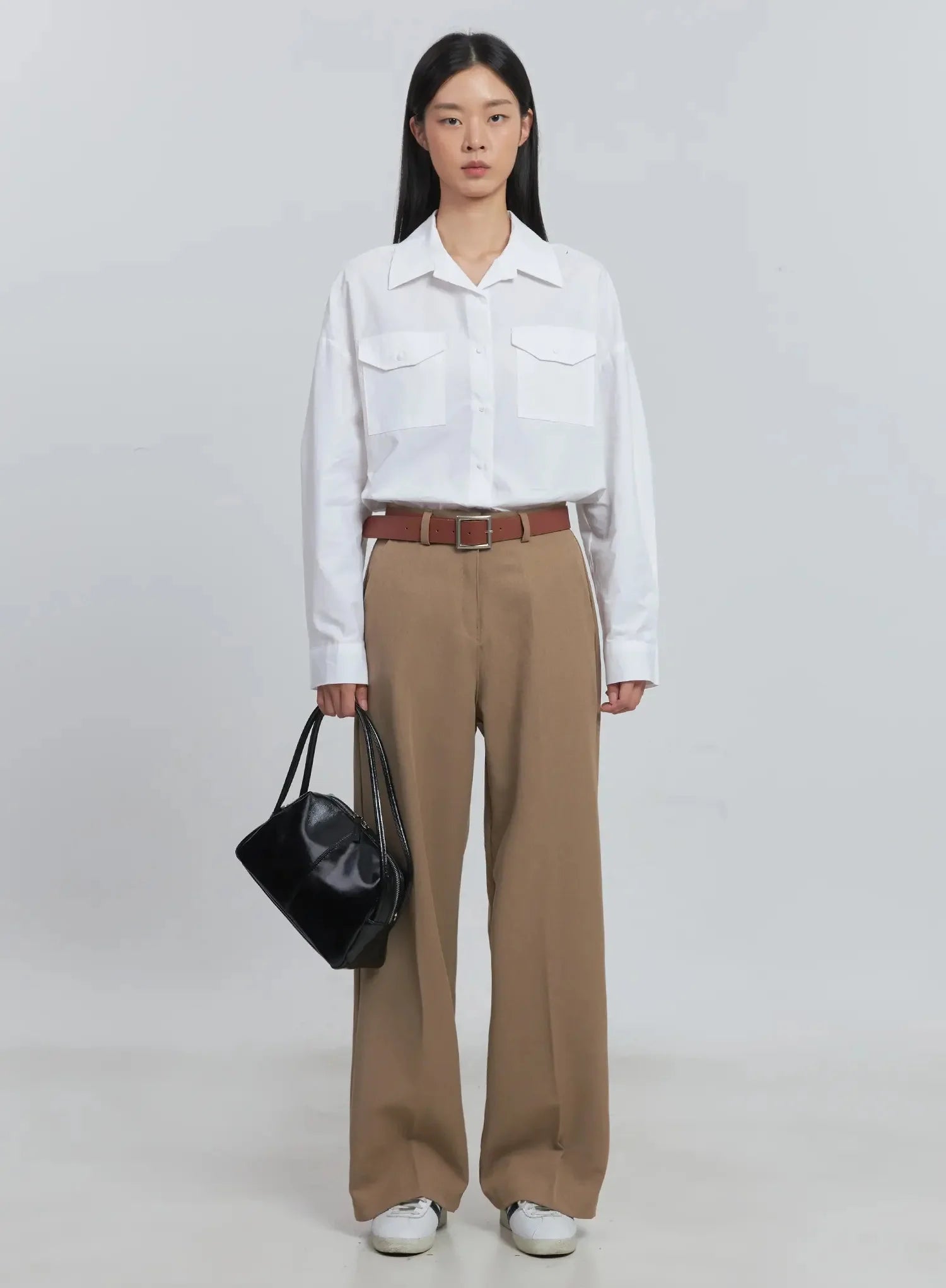 Classic Wide-Fit Slacks (Black) IU512