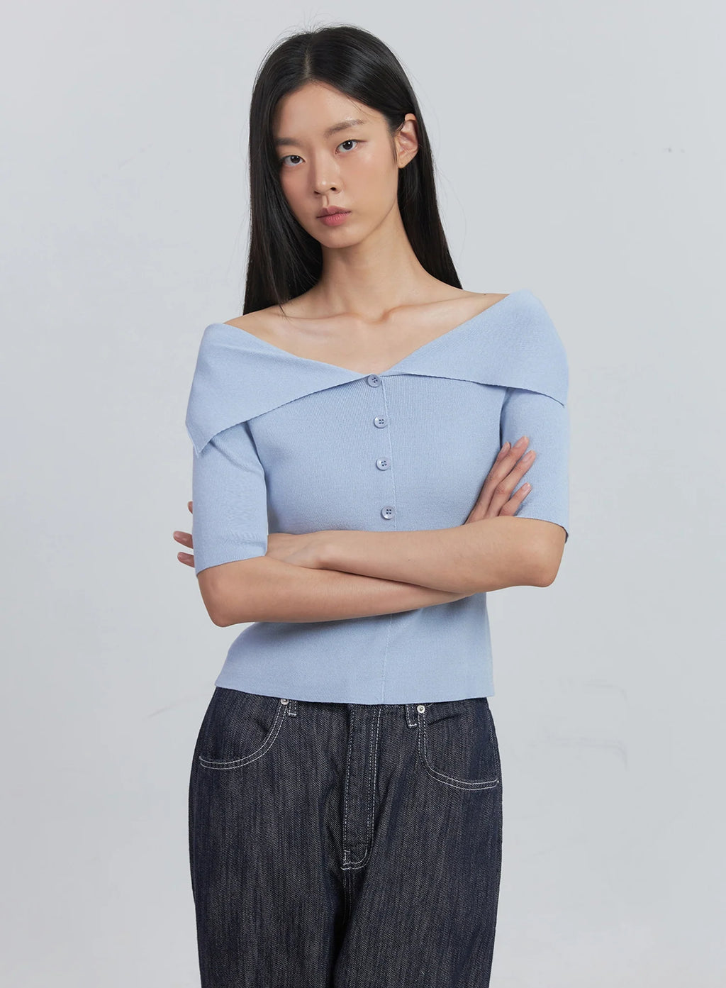 Off-Shoulder Buttoned Tee IU512