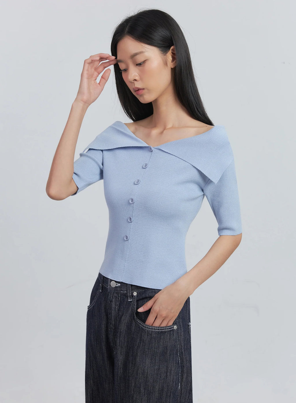 Off-Shoulder Buttoned Tee IU512