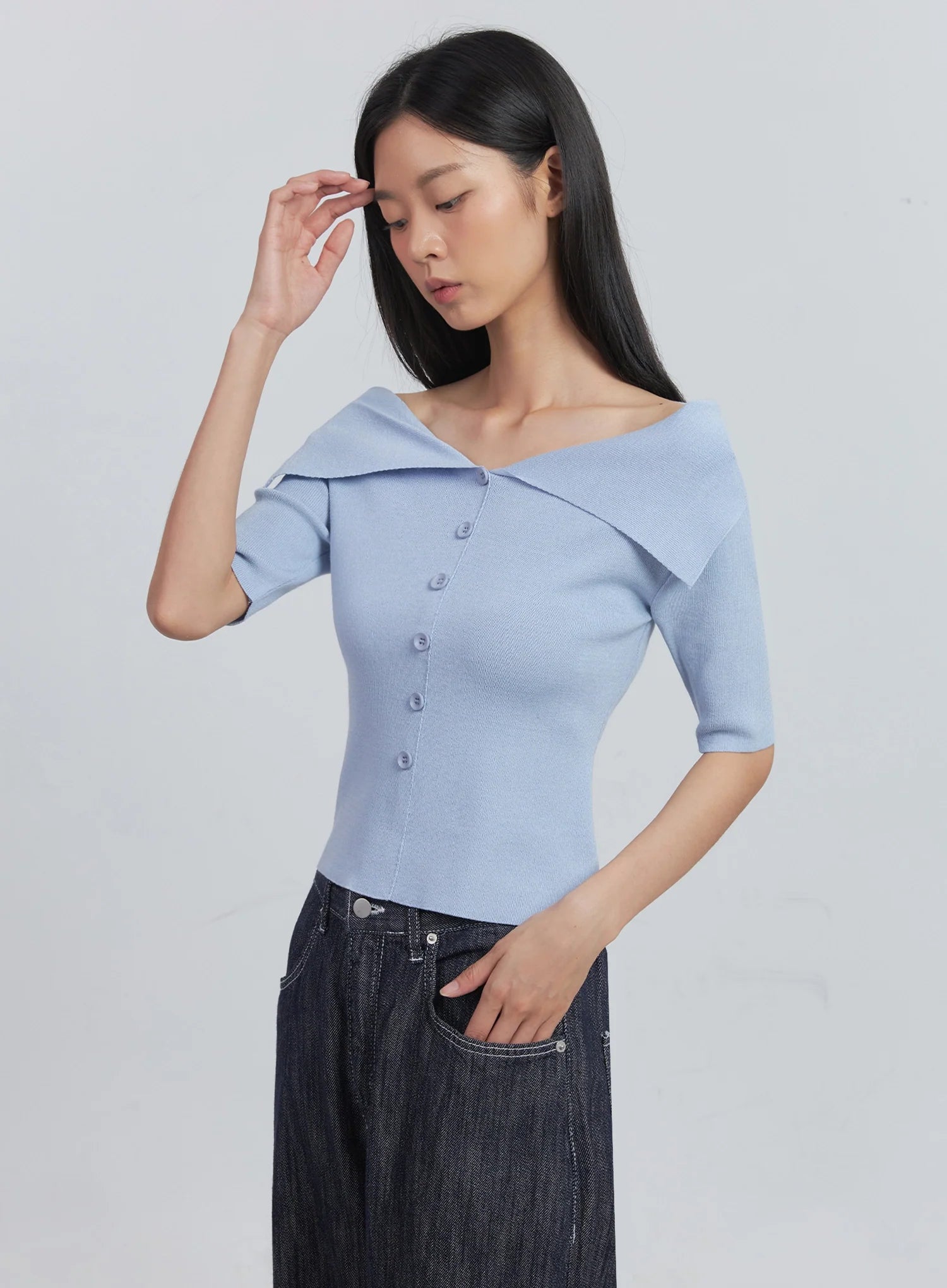 Off-Shoulder Buttoned Tee IU512
