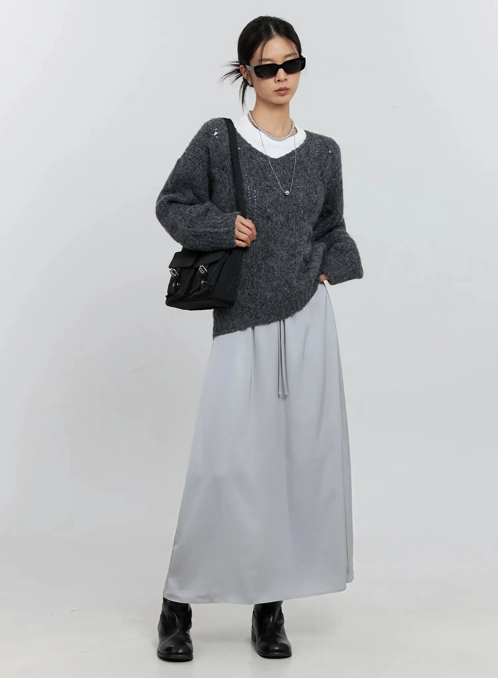 Cable-Knit V-Neck Sweater IS516