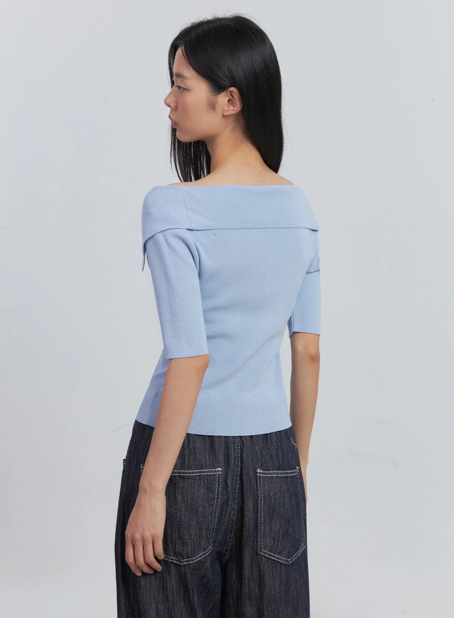 Off-Shoulder Buttoned Tee IU512