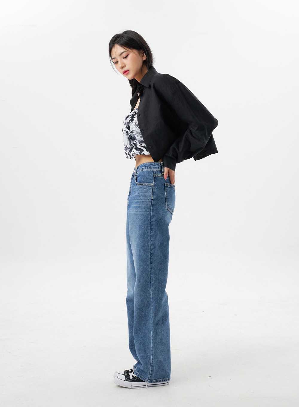 Mid-Rise Mid-Wash Jeans BY325