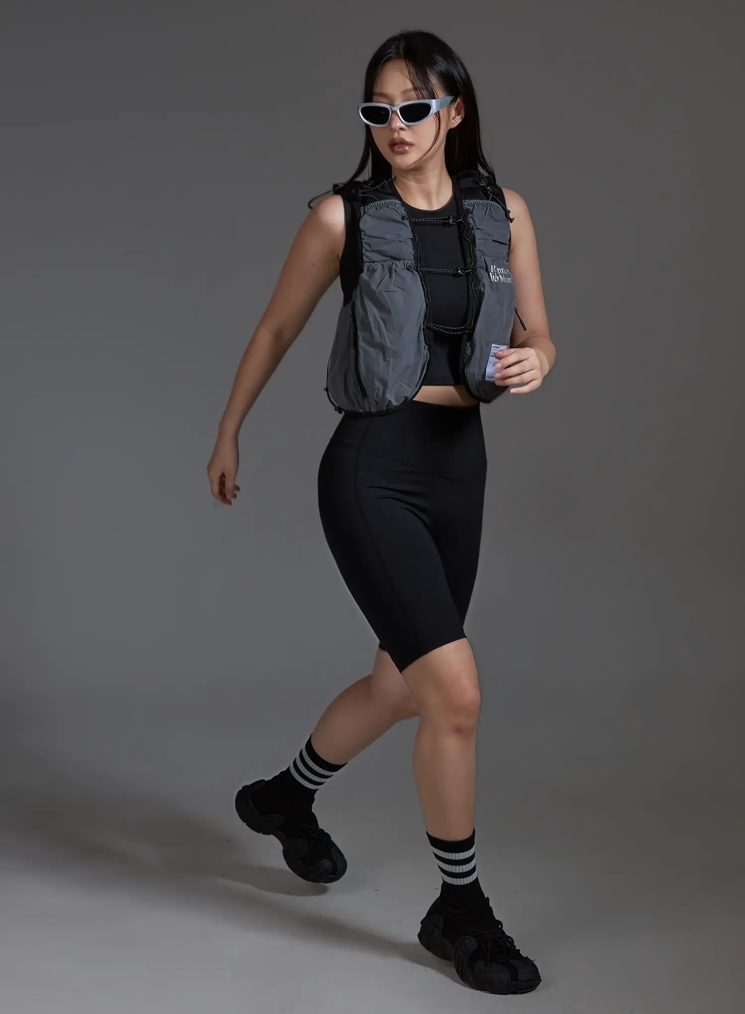 Sporty Utility Running Vest (Dark Gray) IO517