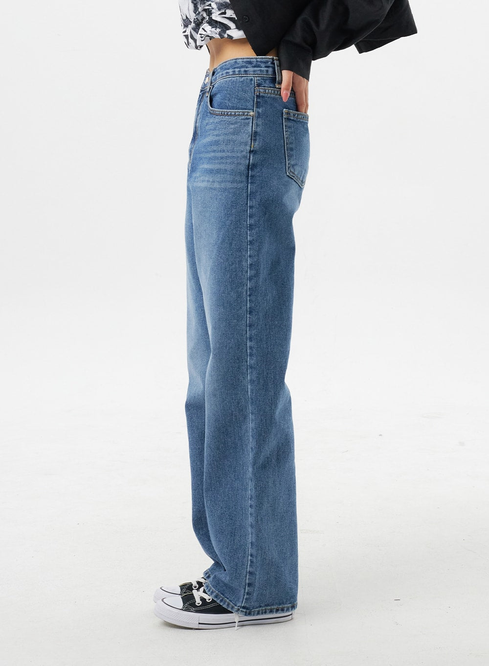 Mid-Rise Mid-Wash Jeans BY325