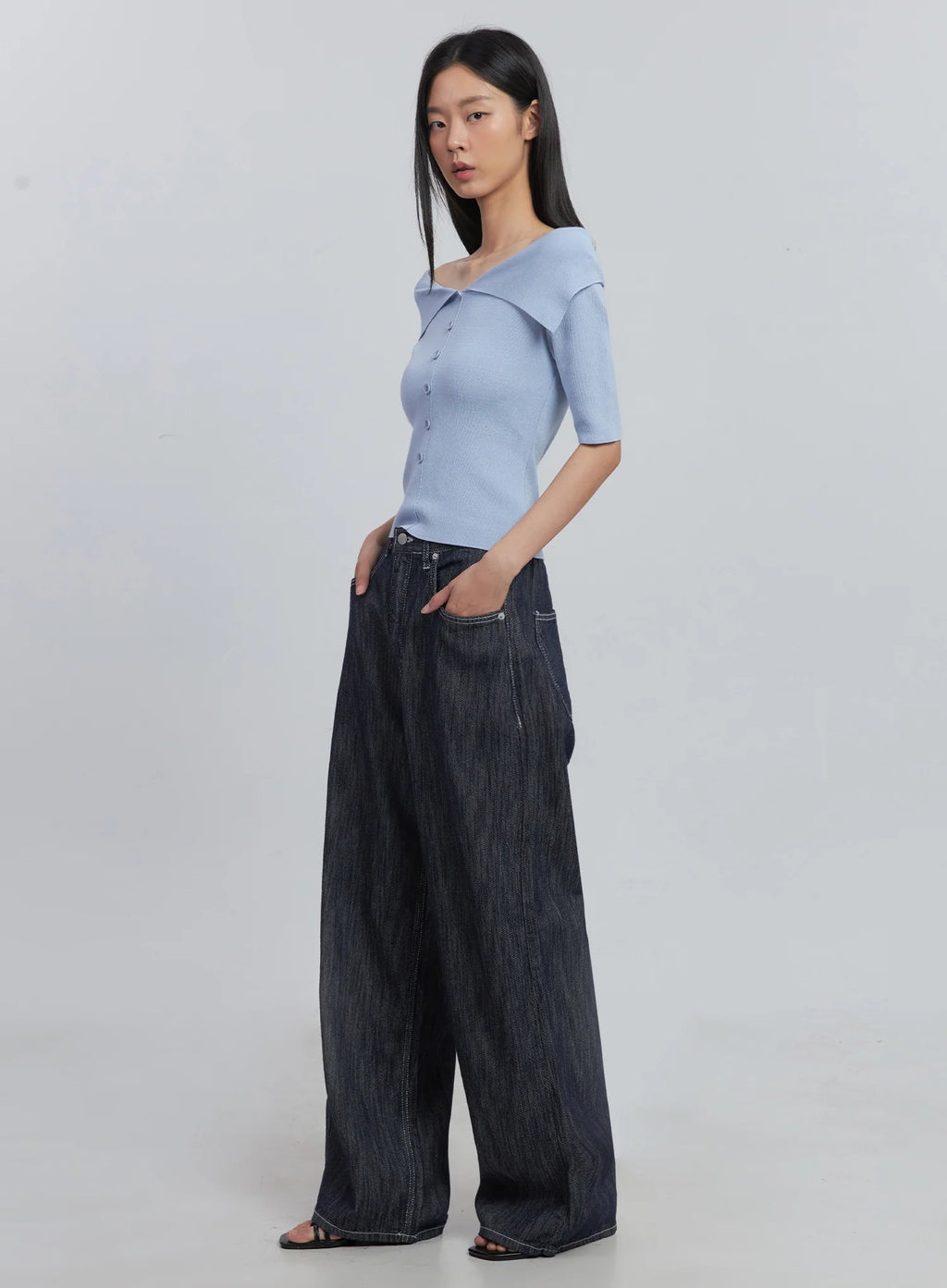 Off-Shoulder Buttoned Tee IU512