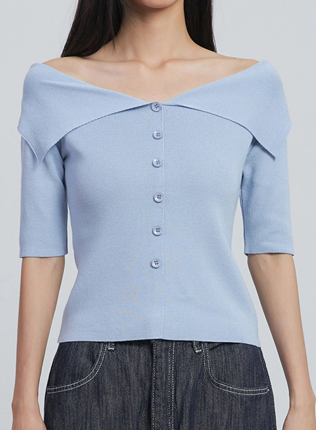 Off-Shoulder Buttoned Tee IU512