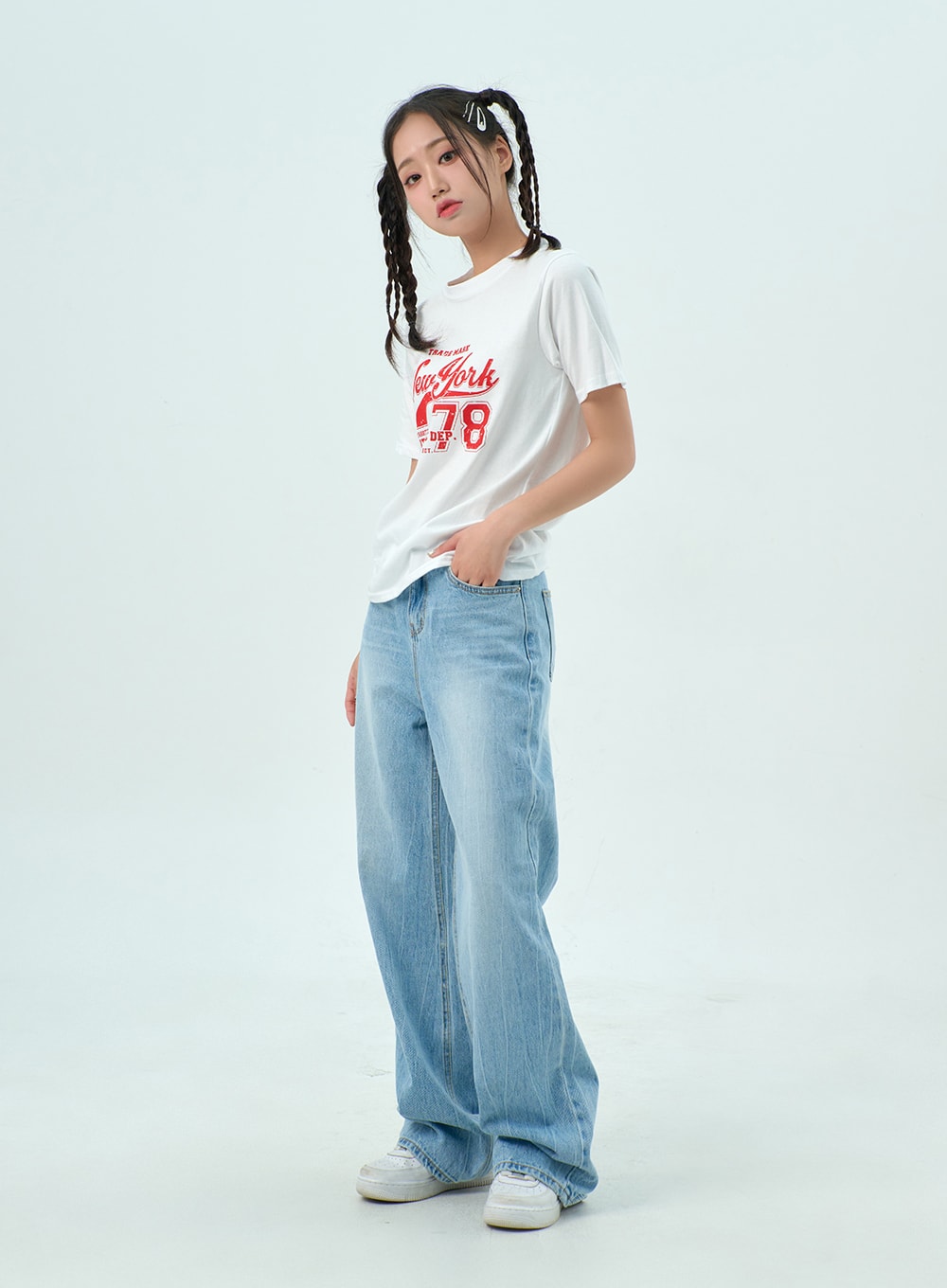 Wide Light Wash Jeans BY322