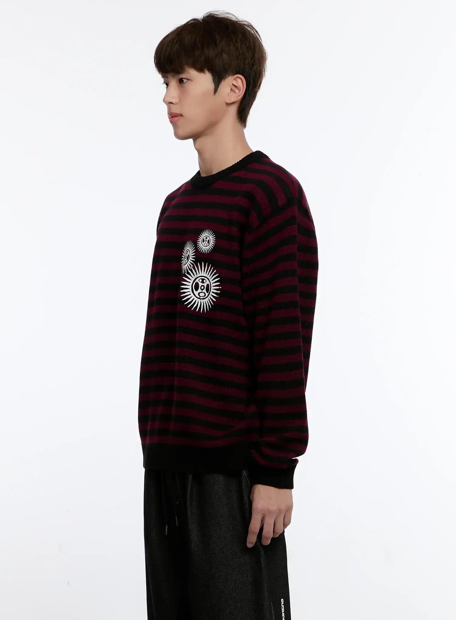Men's Sunburst Striped Knit Sweater IS529