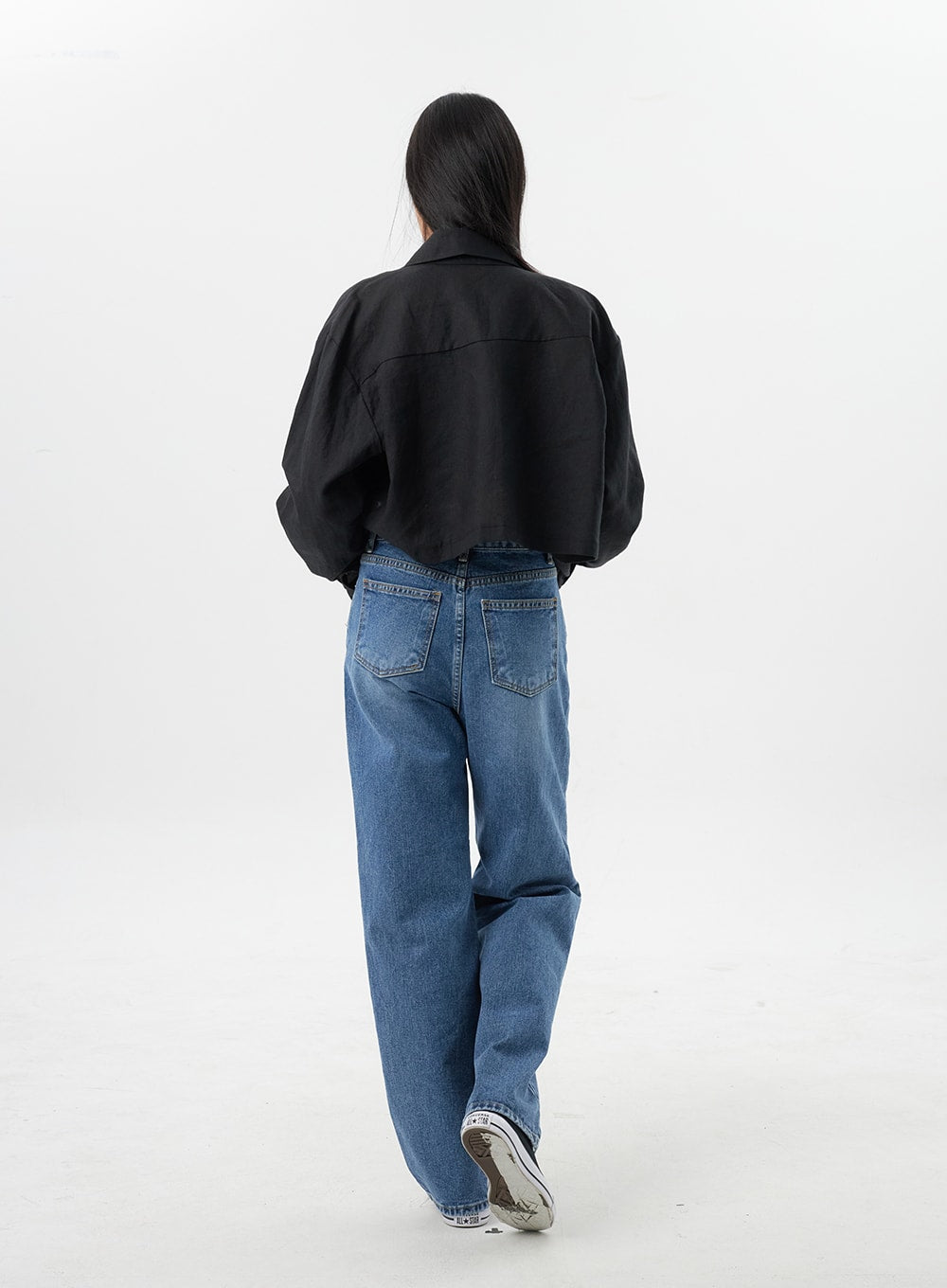 Mid-Rise Mid-Wash Jeans BY325