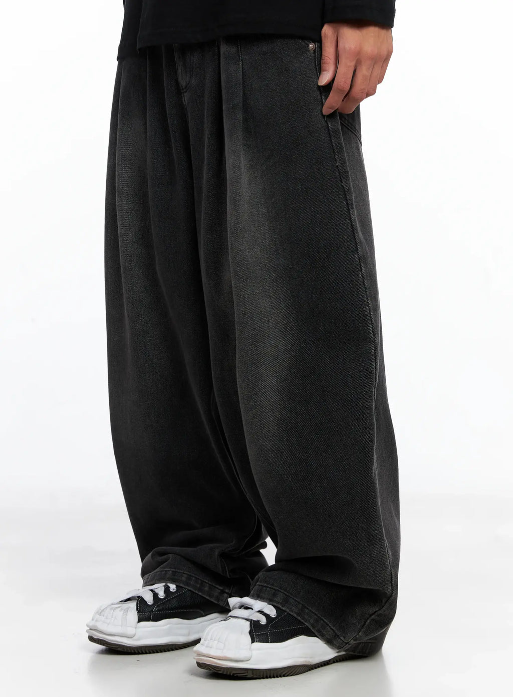 Men's Wide-Leg Two-Tuck Denim Jeans IO502