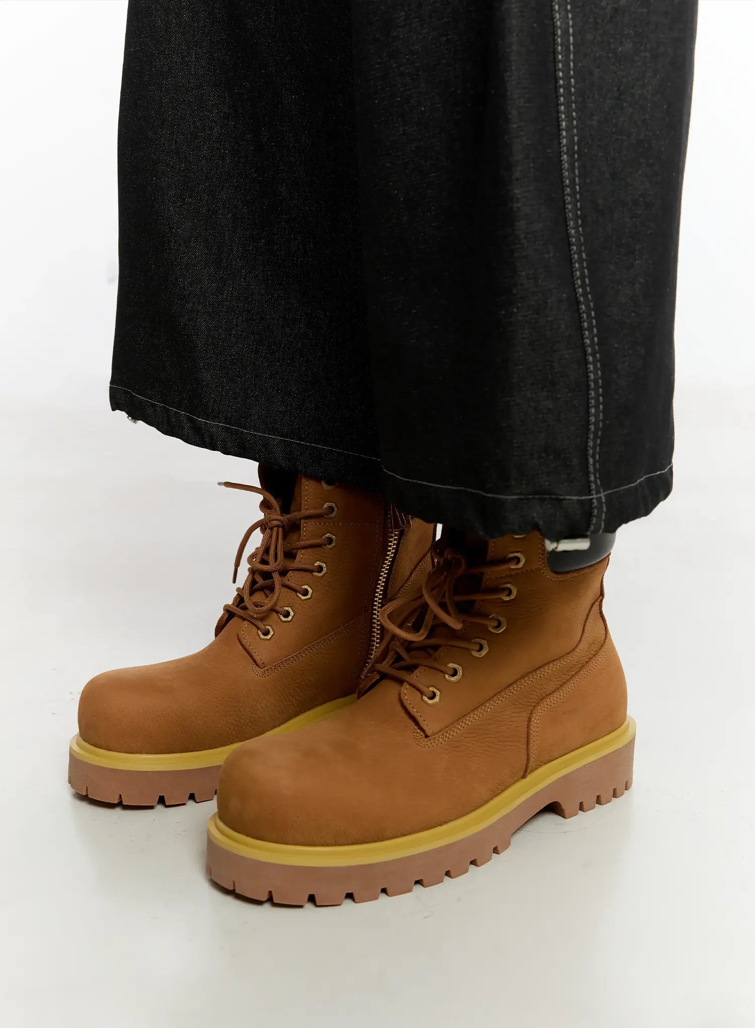 Men's Classic Lace-Up Boots IS529
