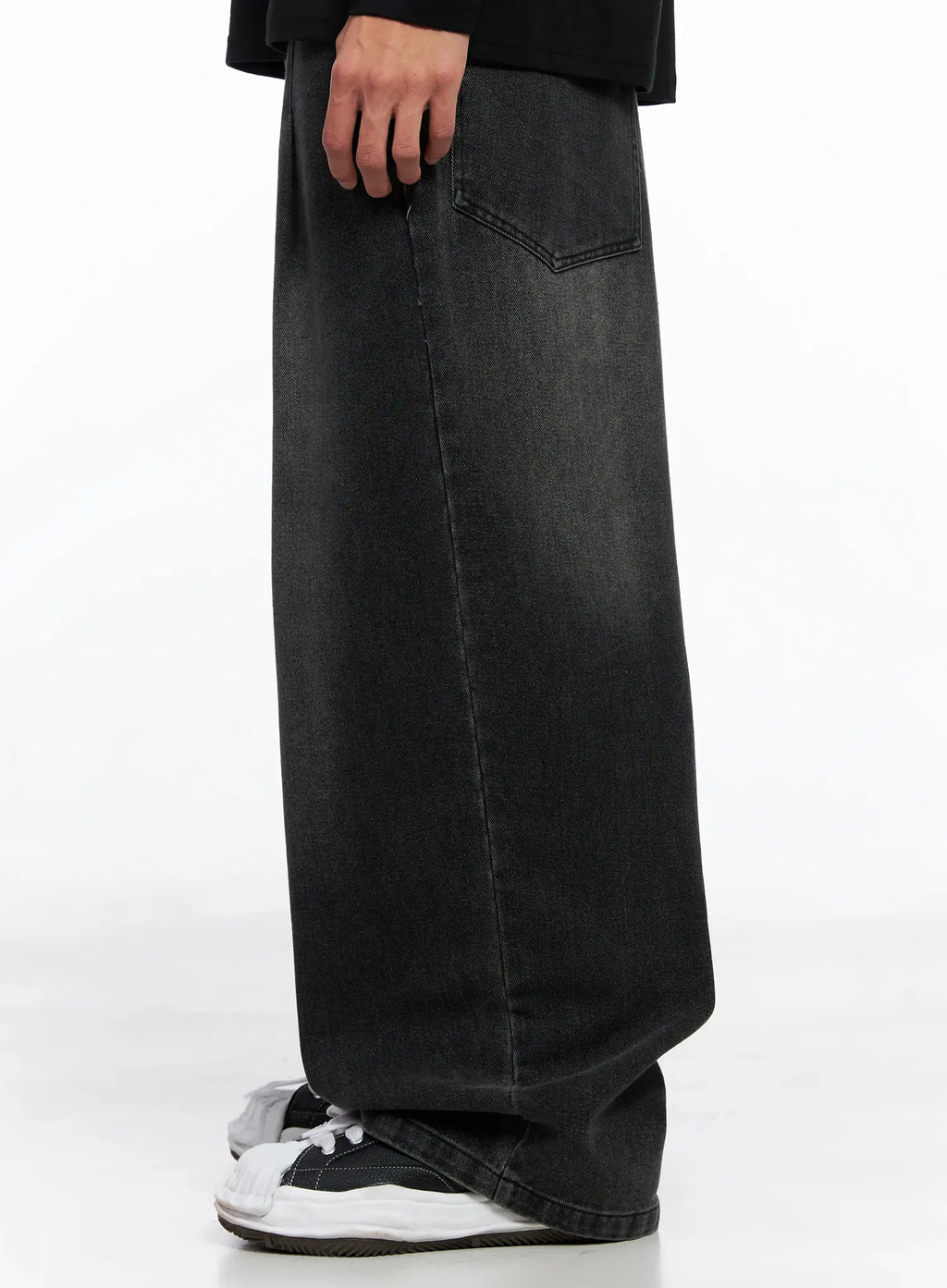 Men's Wide-Leg Two-Tuck Denim Jeans IO502