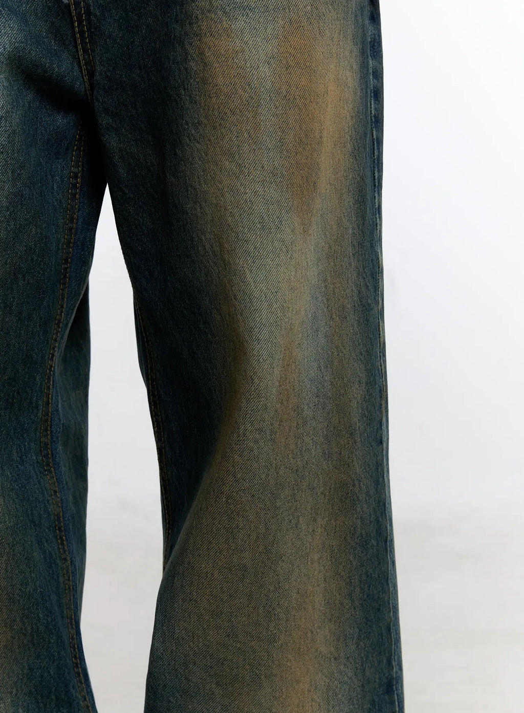 Men's Vintage Wash Wide Leg Jeans IS530