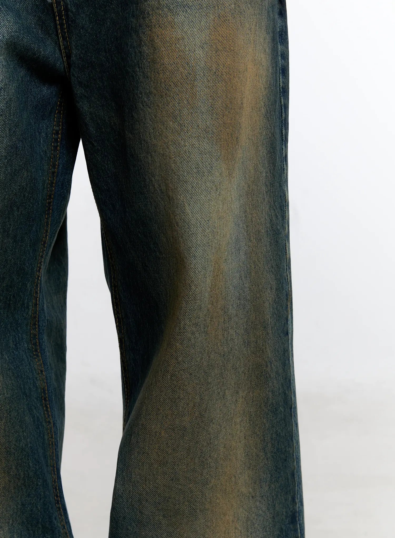 Men's Vintage Wash Wide Leg Jeans IS530