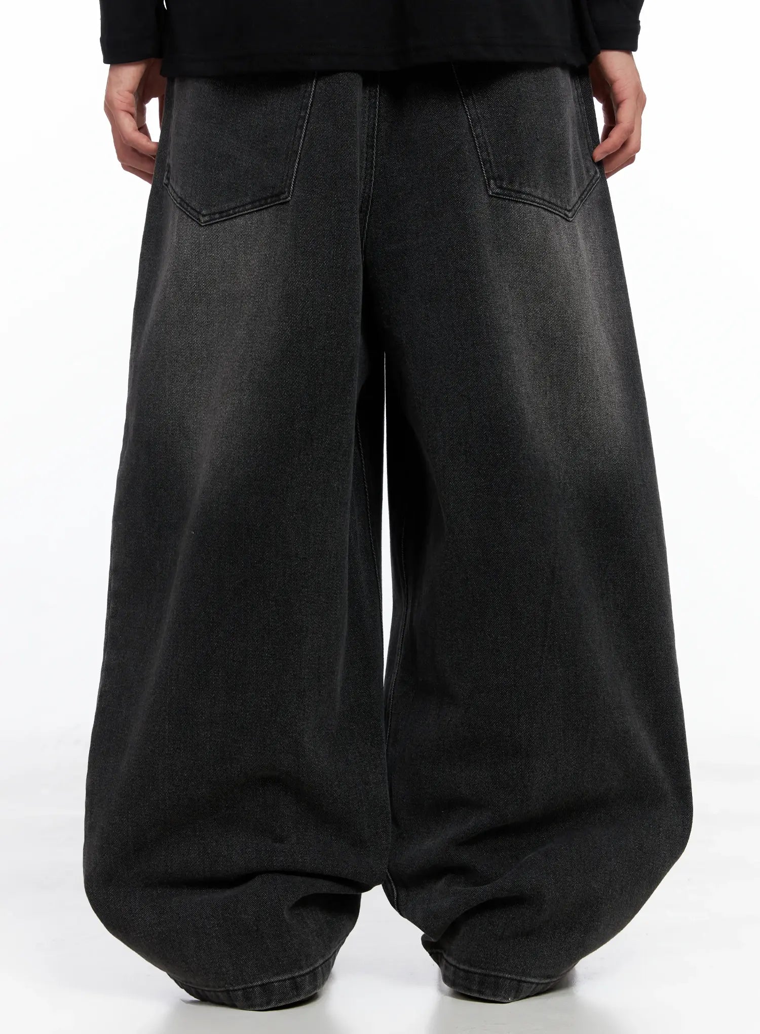 Men's Wide-Leg Two-Tuck Denim Jeans IO502