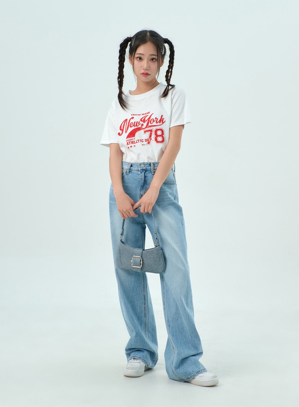 Wide Light Wash Jeans BY322