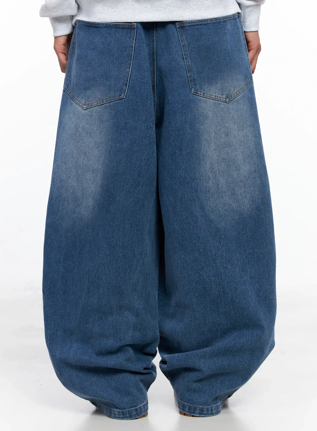 Men's Wide-Leg Two-Tuck Jeans IO502