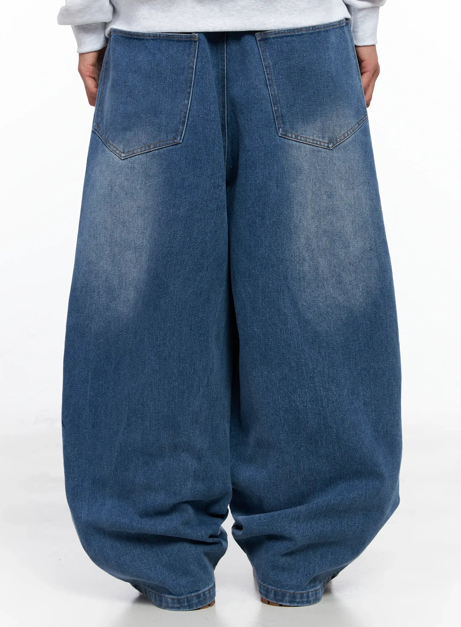 Men's Wide-Leg Two-Tuck Jeans IO502