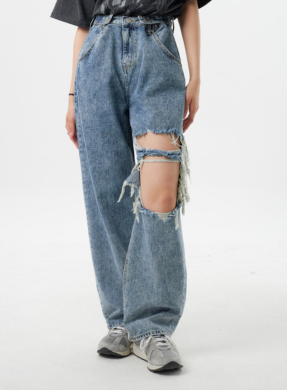 Wide Ripped Knee Jeans BY324