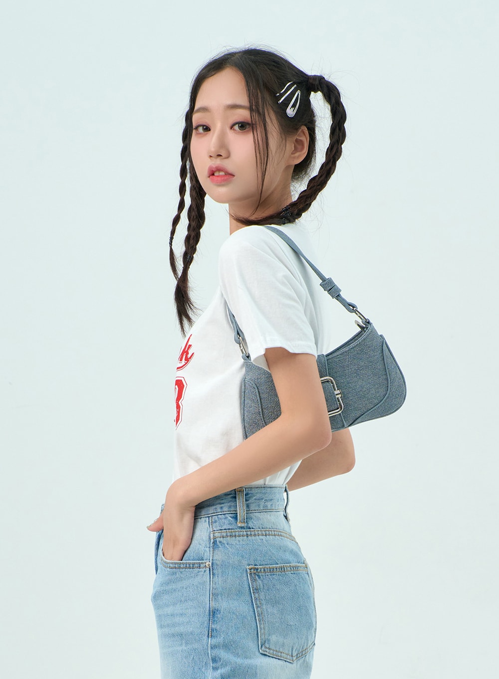 Wide Light Wash Jeans BY322