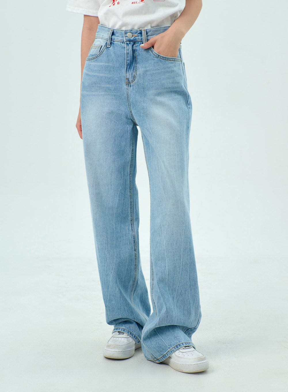 Wide Light Wash Jeans BY322