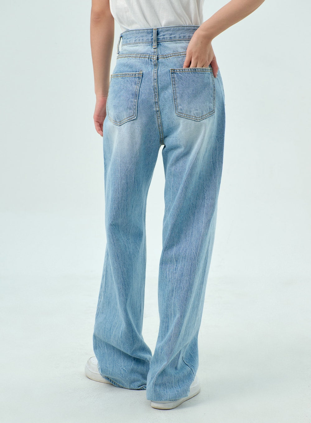 Wide Light Wash Jeans BY322