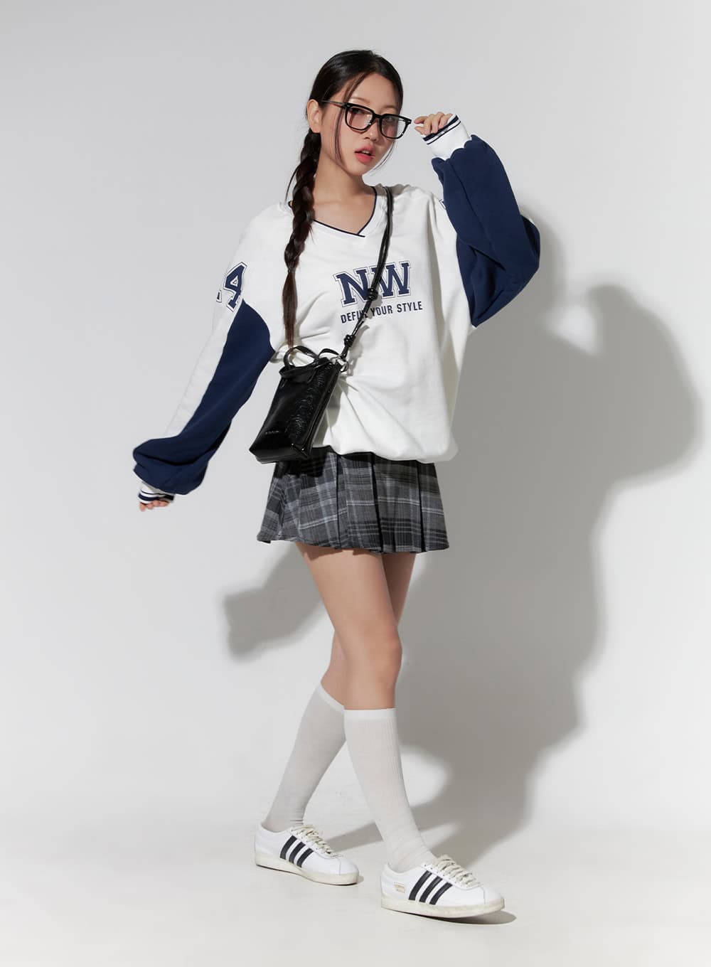 White V-Neck Jersey Sweatshirt IO409