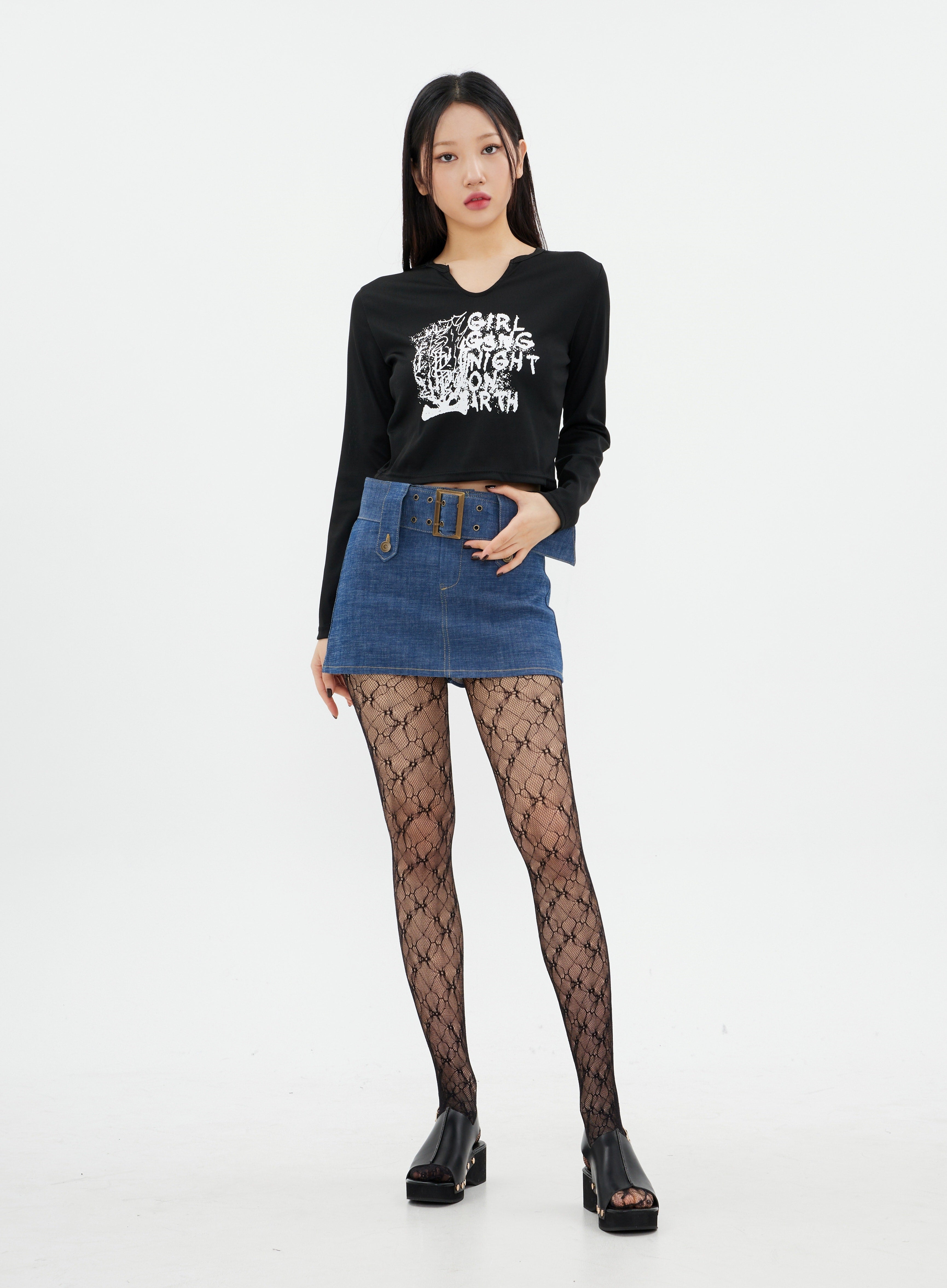 Cropped Long Sleeve T Shirt with Graphic Print K2302