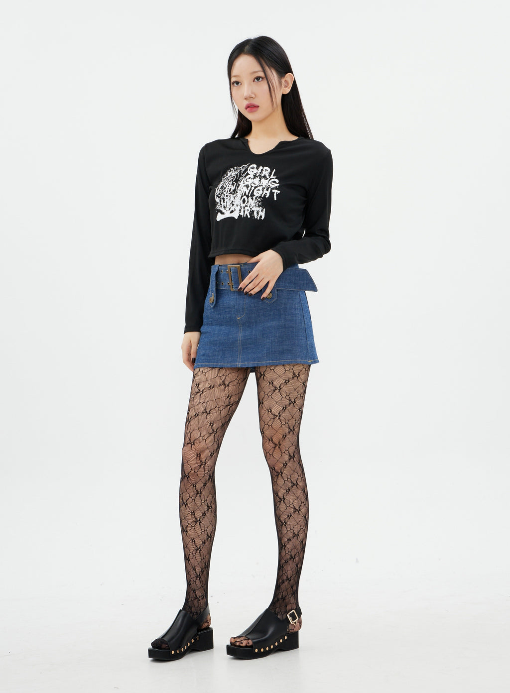 Cropped Long Sleeve T Shirt with Graphic Print K2302