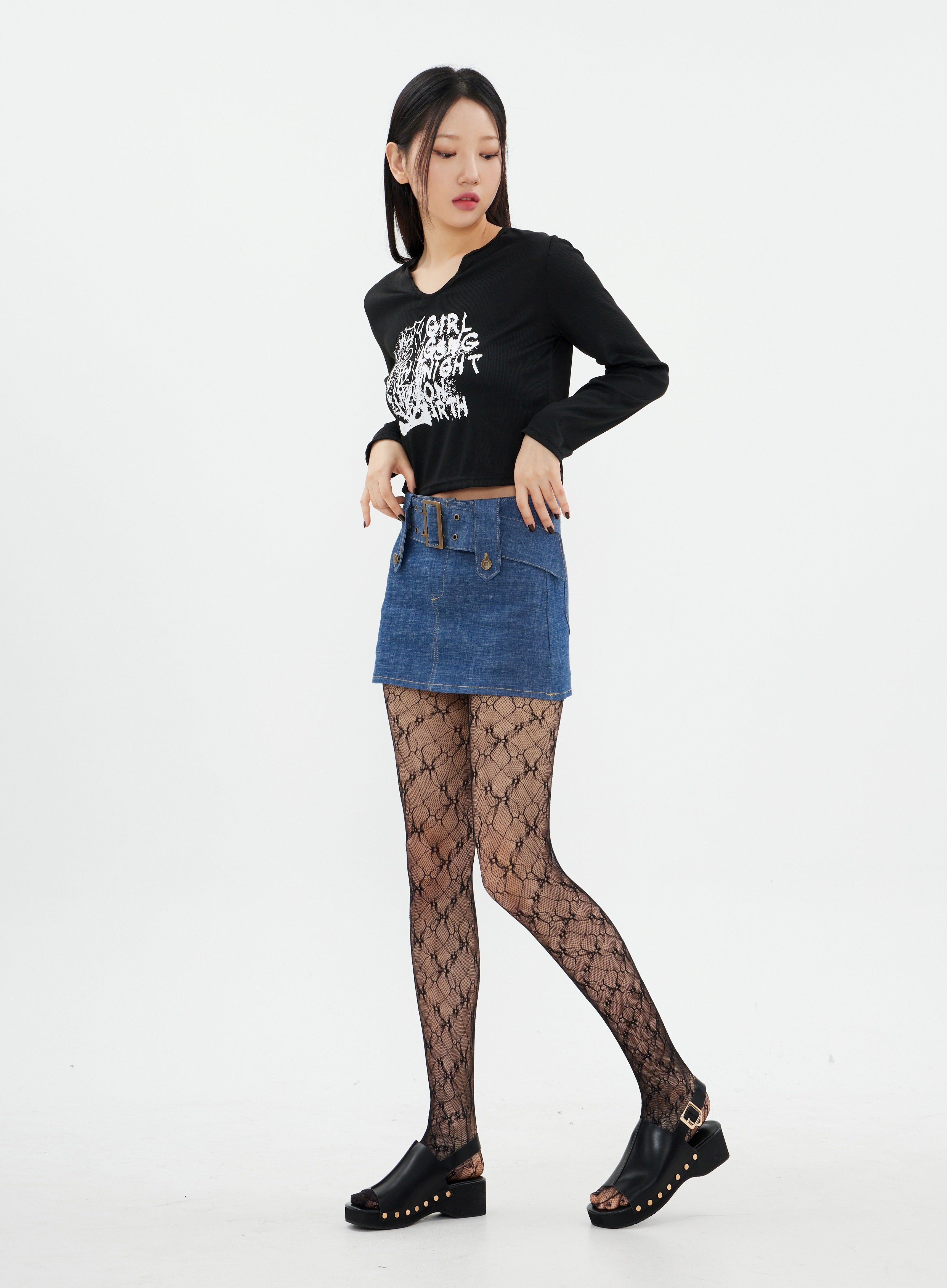 Cropped Long Sleeve T Shirt with Graphic Print K2302