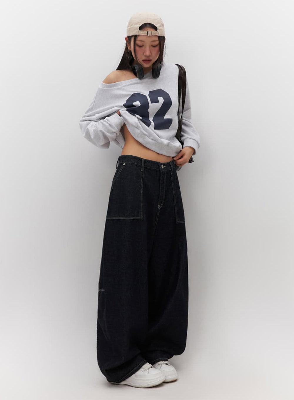 One-Shoulder Graphic Crewneck IF510