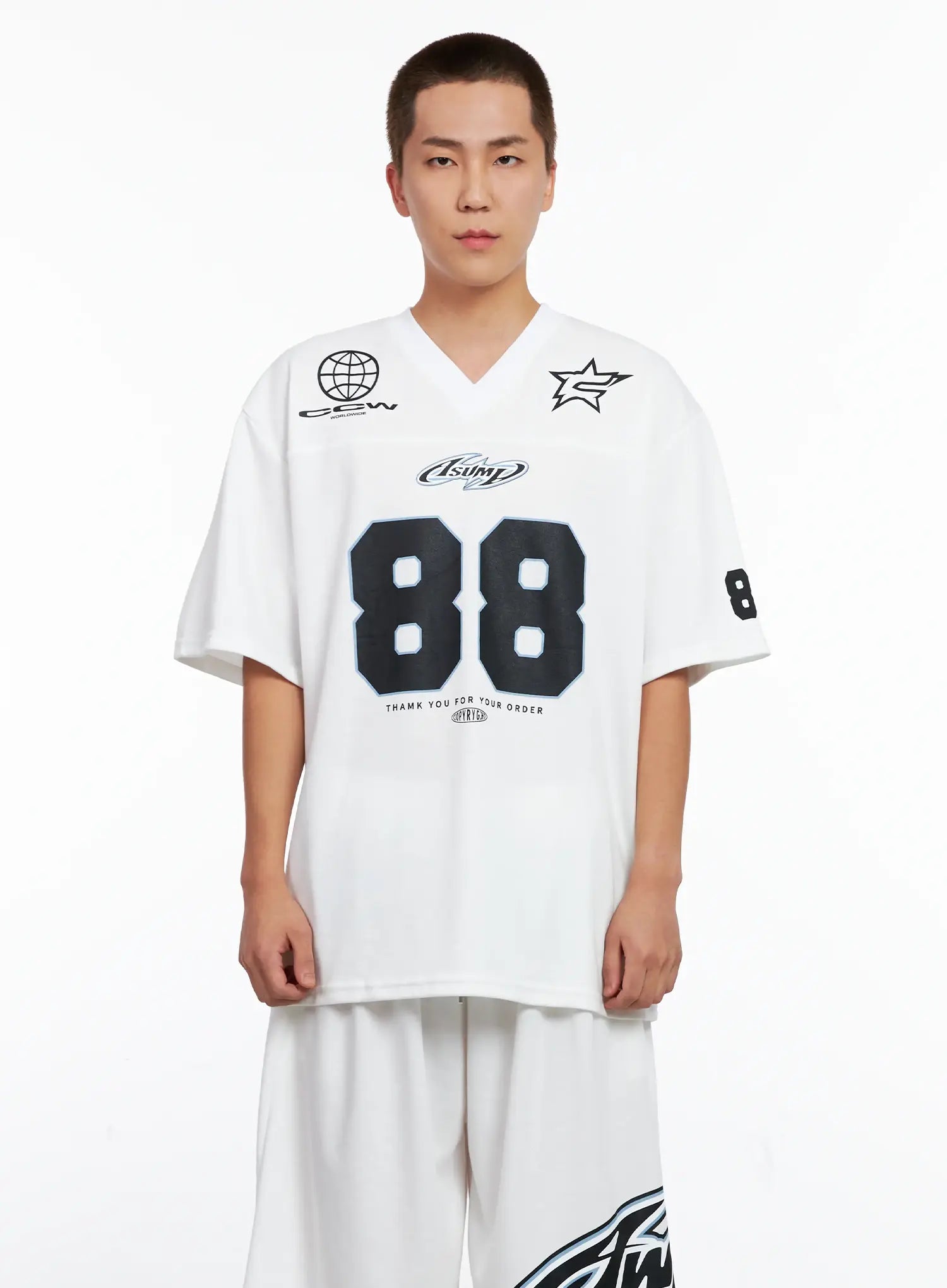 Men's Oversized Graphic V-Neck Tee IG508