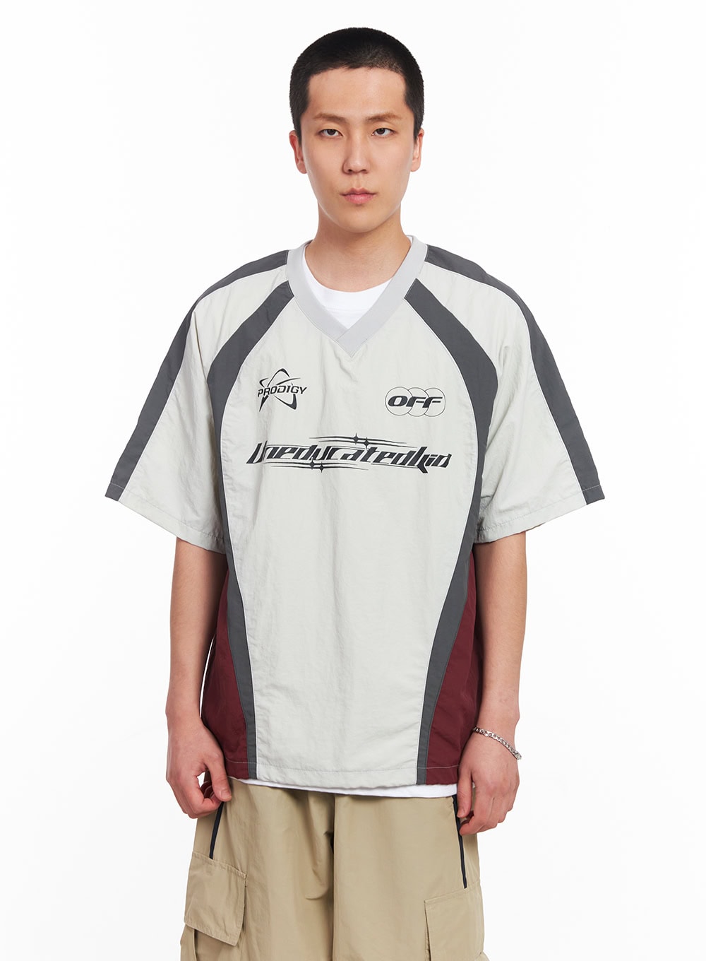 Men's Nylon Graphic V-Neck T-Shirt IU512