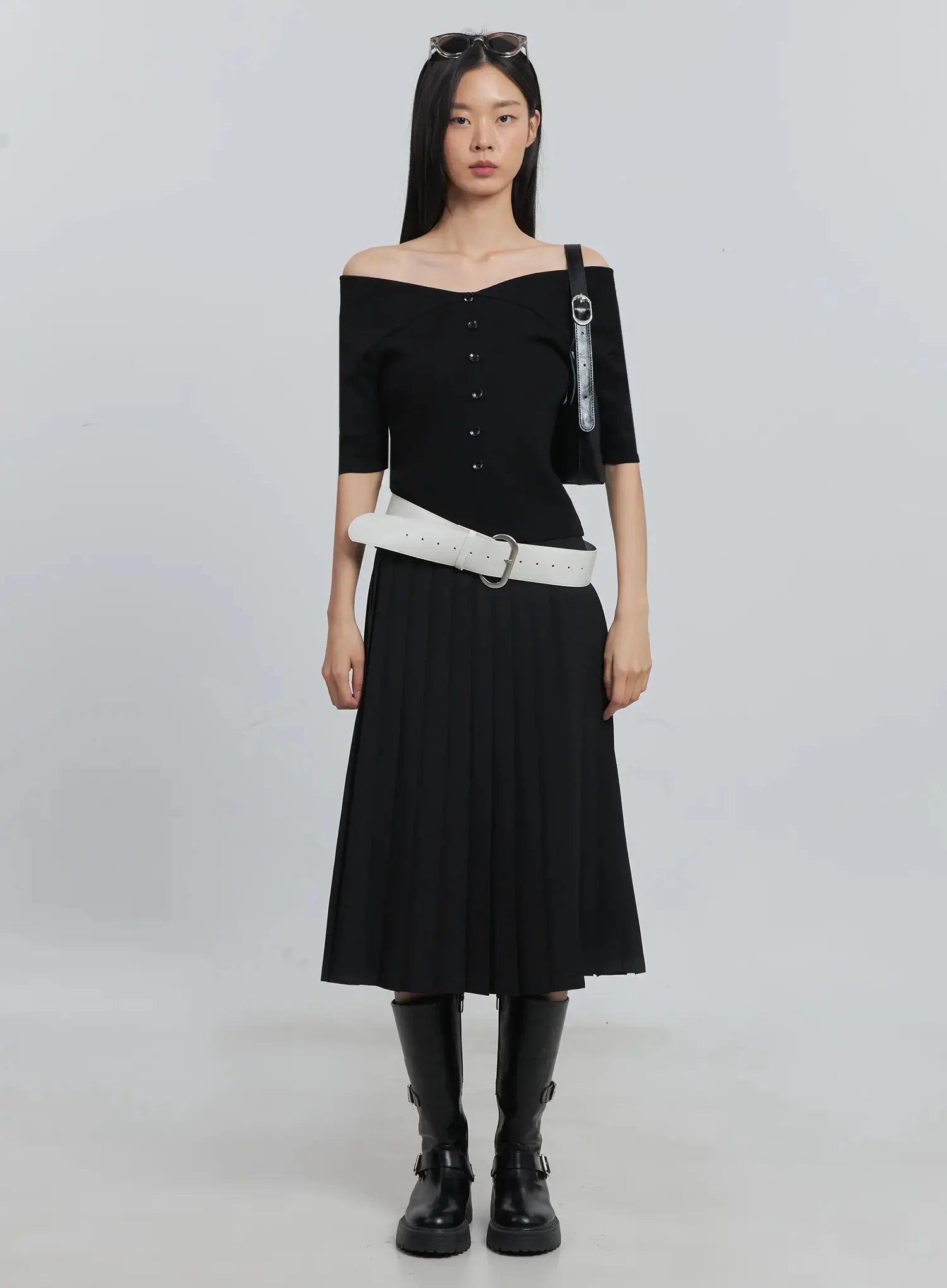 Off-Shoulder Buttoned Tee IU512