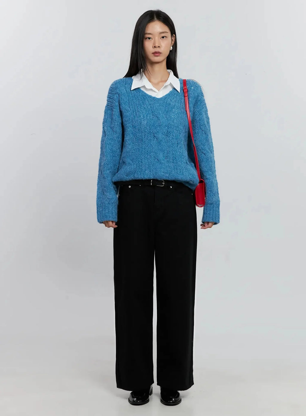 Cable-Knit V-Neck Sweater IS516