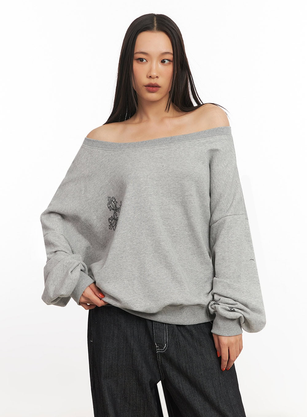 Off-Shoulder Cross Graphic Sweatshirt IA507