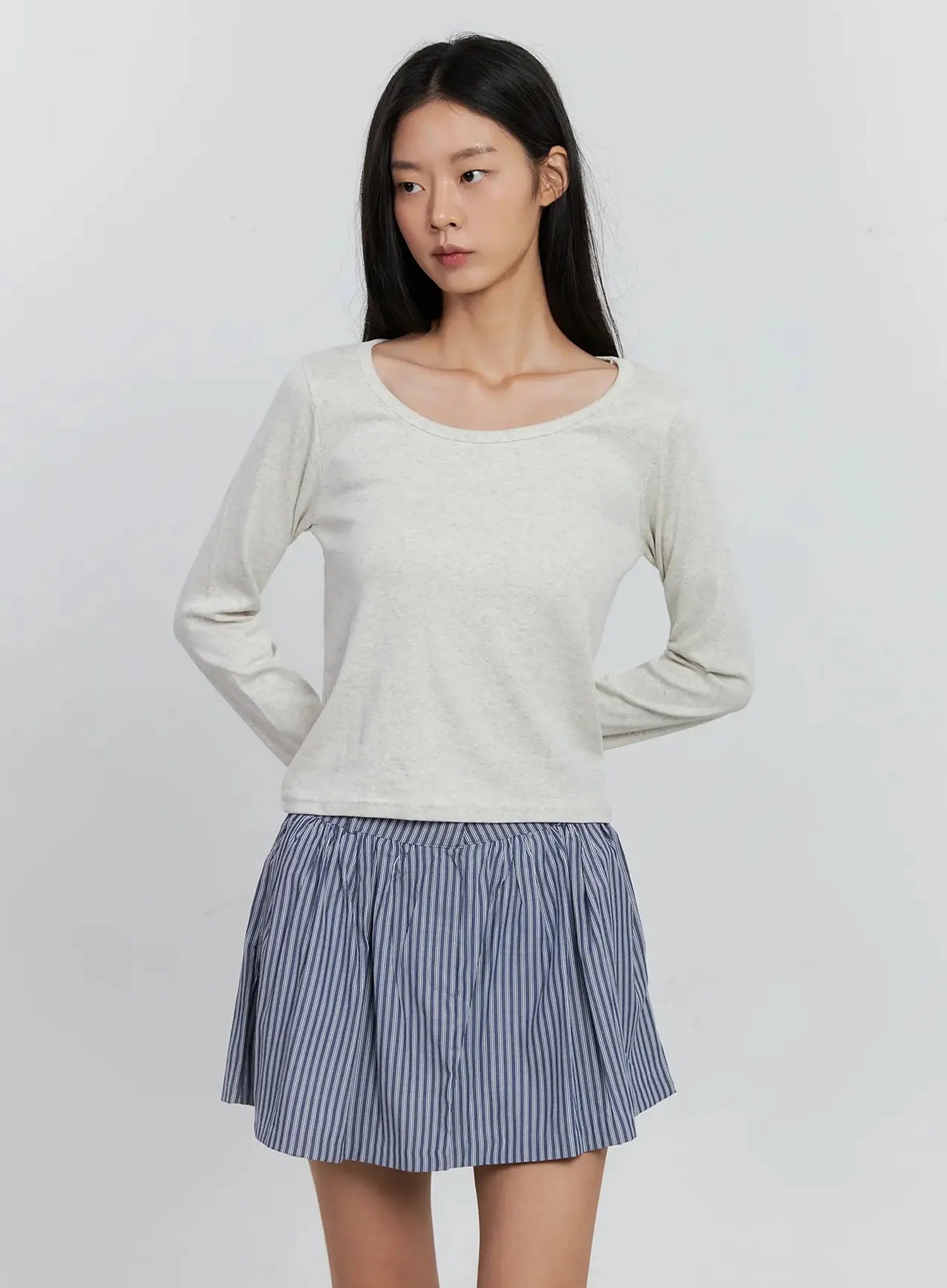 Round-Neck Long Sleeve Top IS515