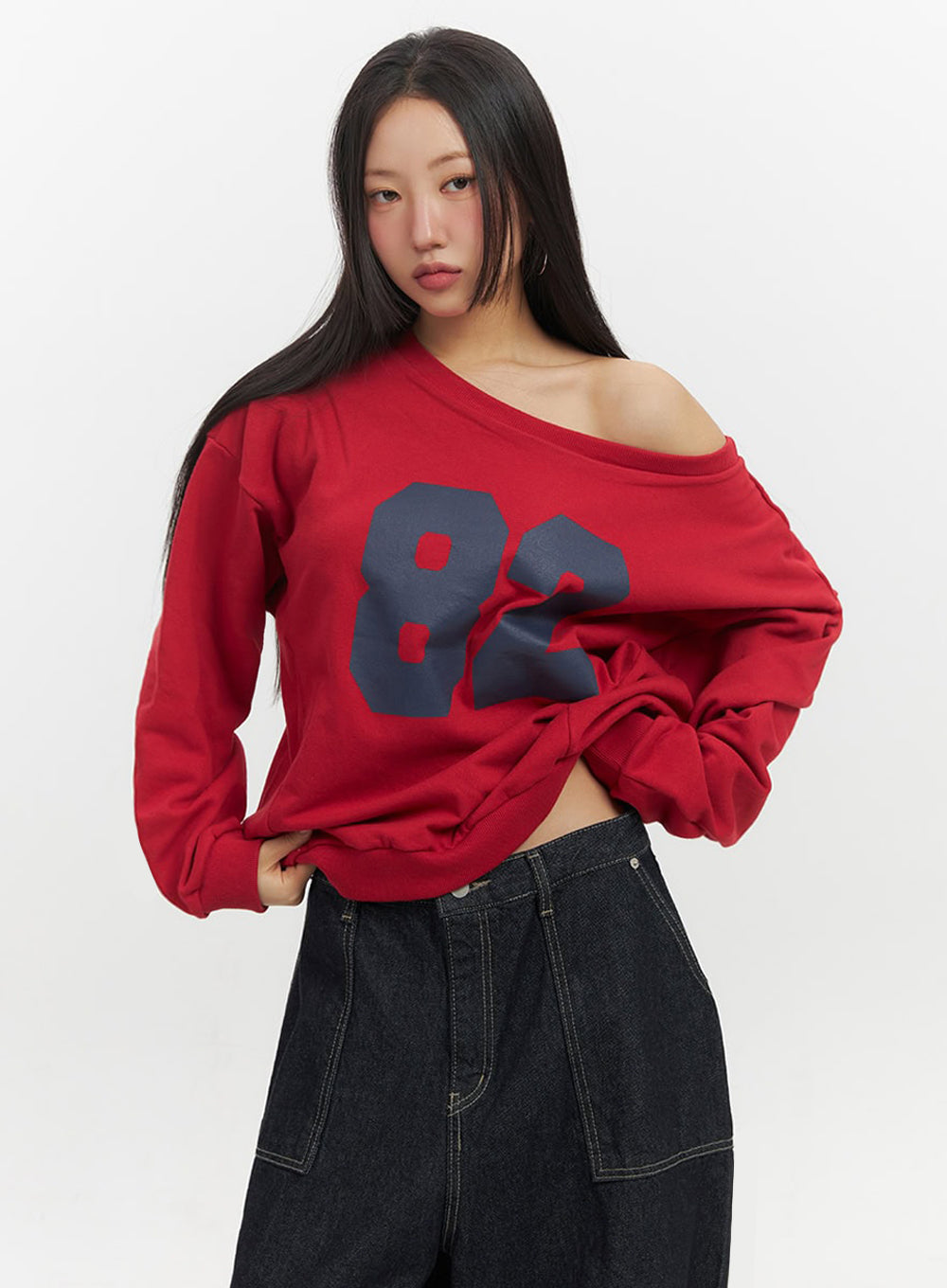 One-Shoulder Graphic Crewneck IF510
