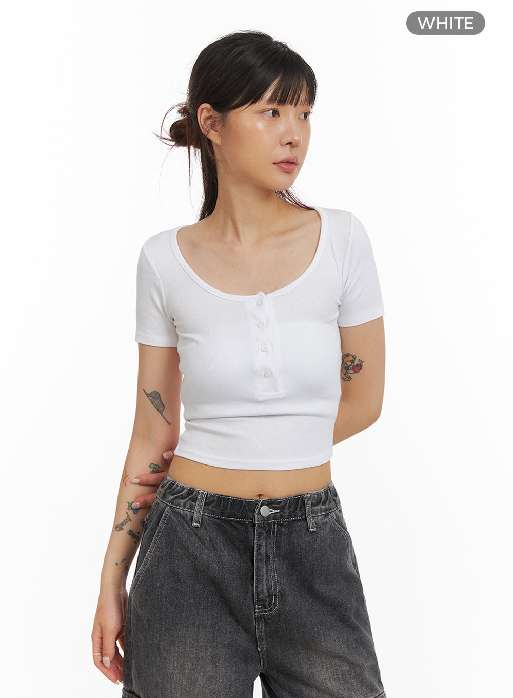 Slim Fit Buttoned U-Neck Crop Top IY410