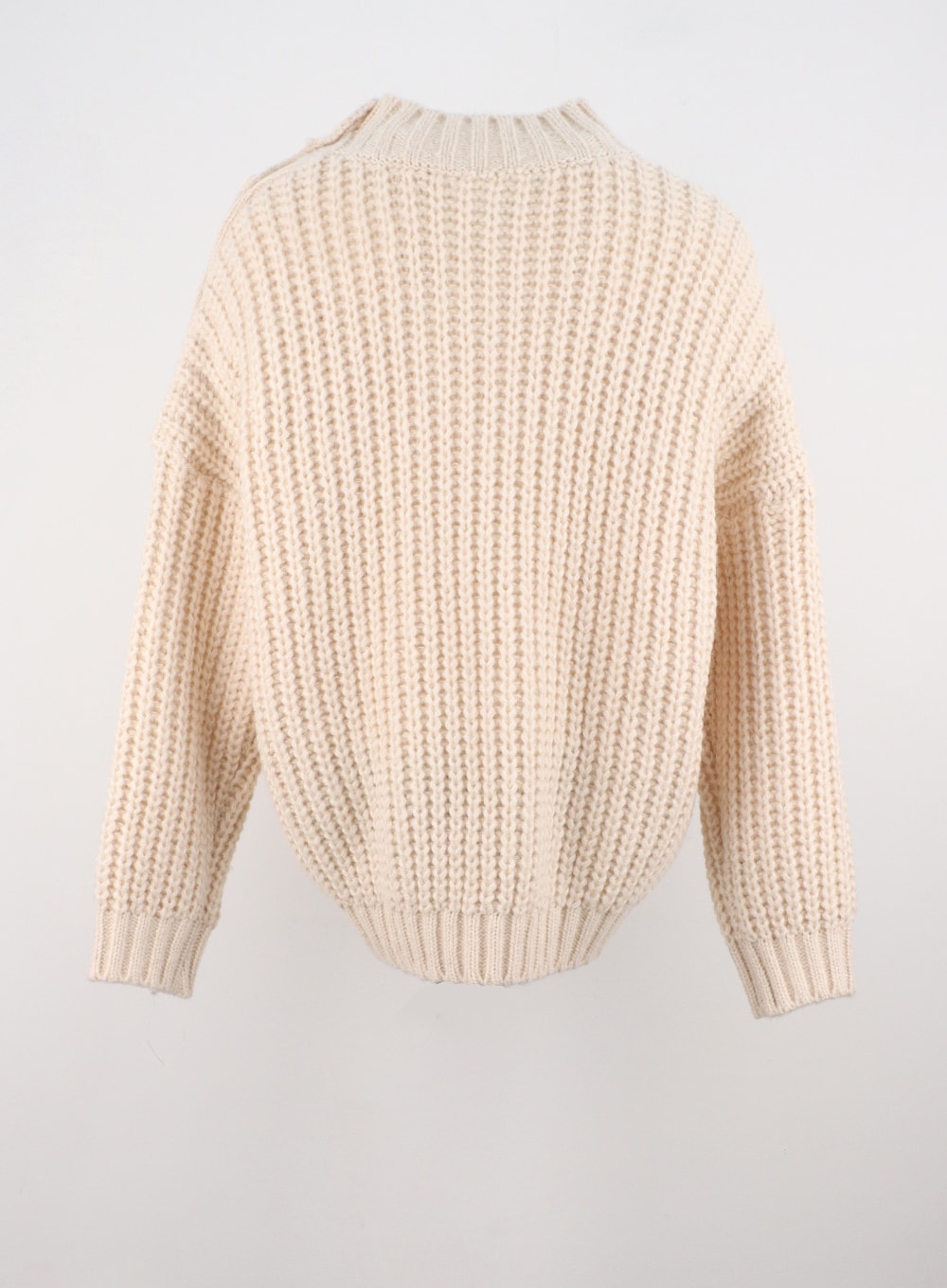 Cable Knit Buttoned Sweater IS301