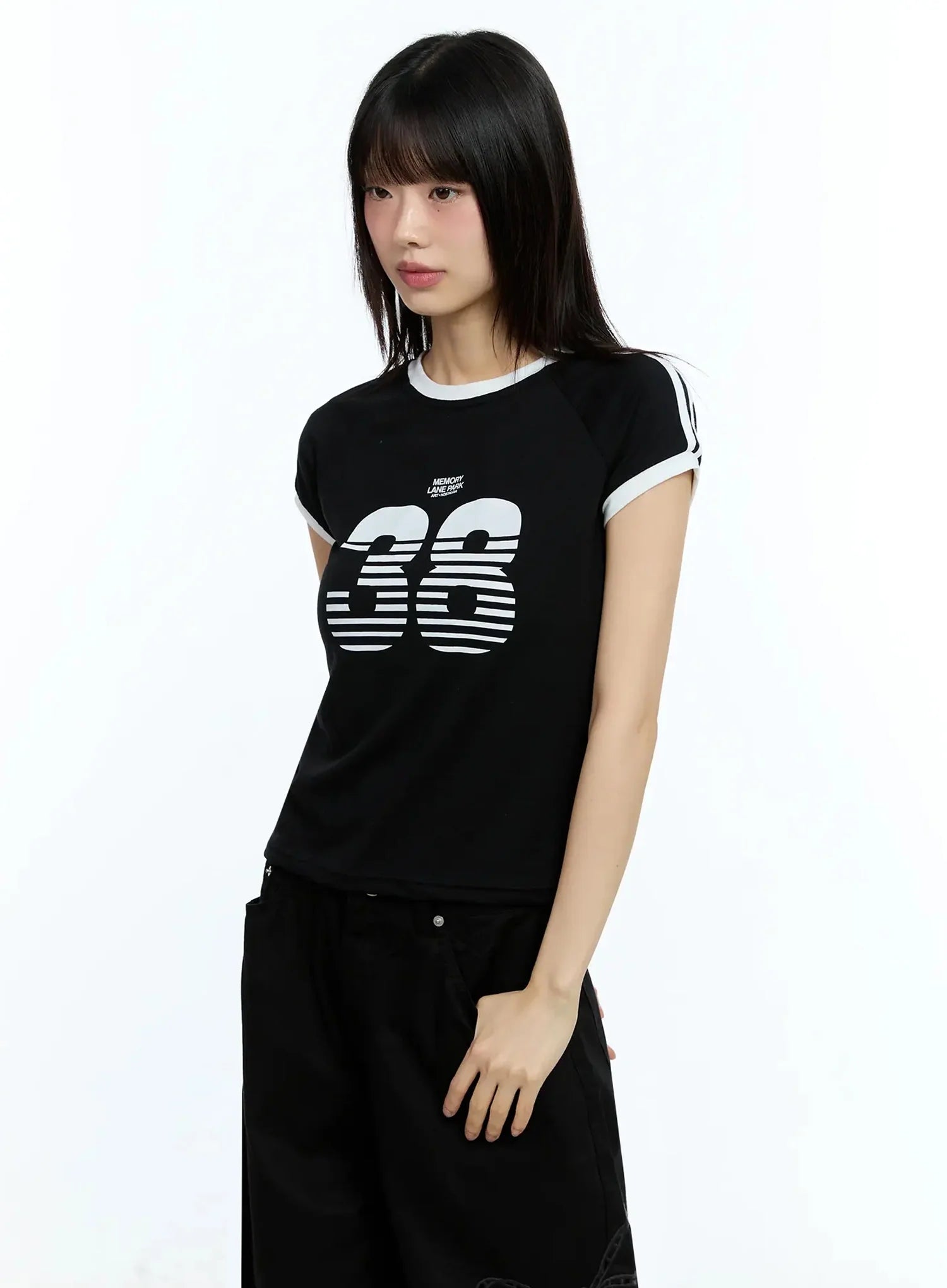 Graphic Two-Tone Tee IU523