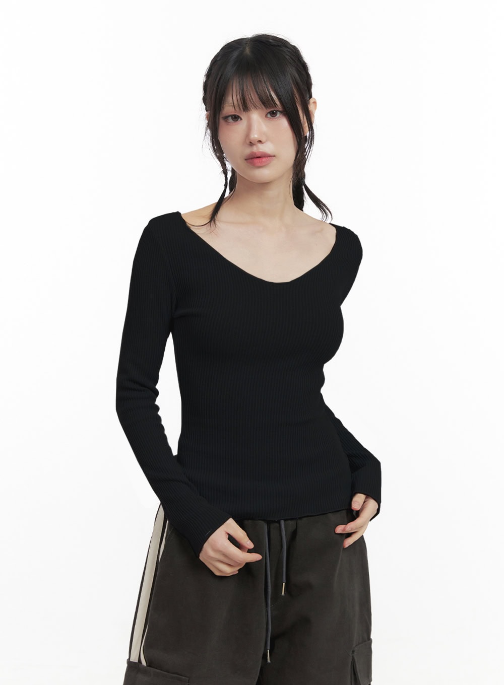 Slim-Fit V-Neck Long Sleeve Top IN427