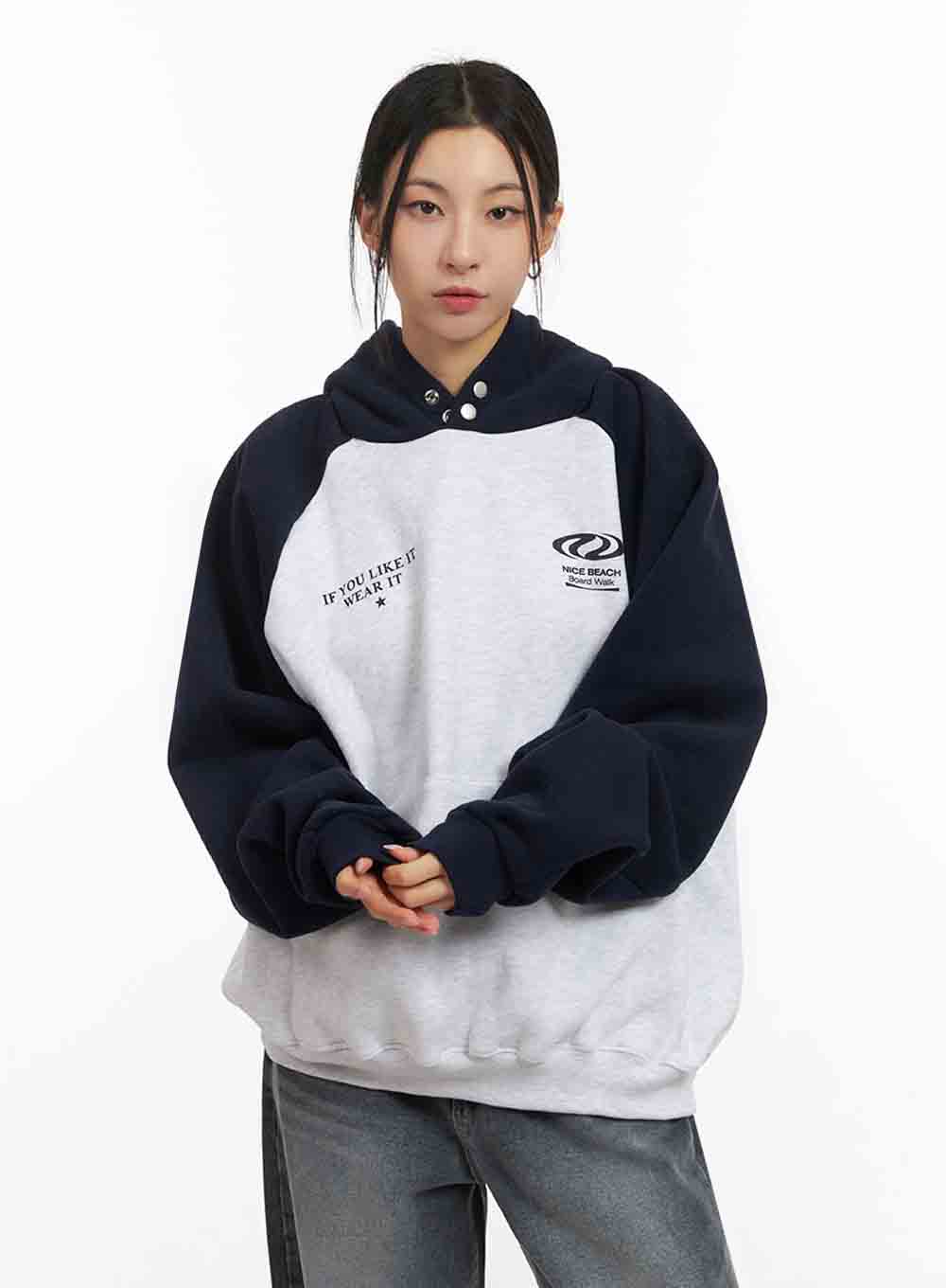 Small Graphic Print Snap Button Hoodie IJ503