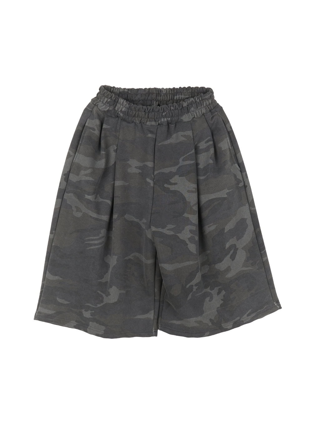 Camo Pintuck Oversize Sweatshorts IY529