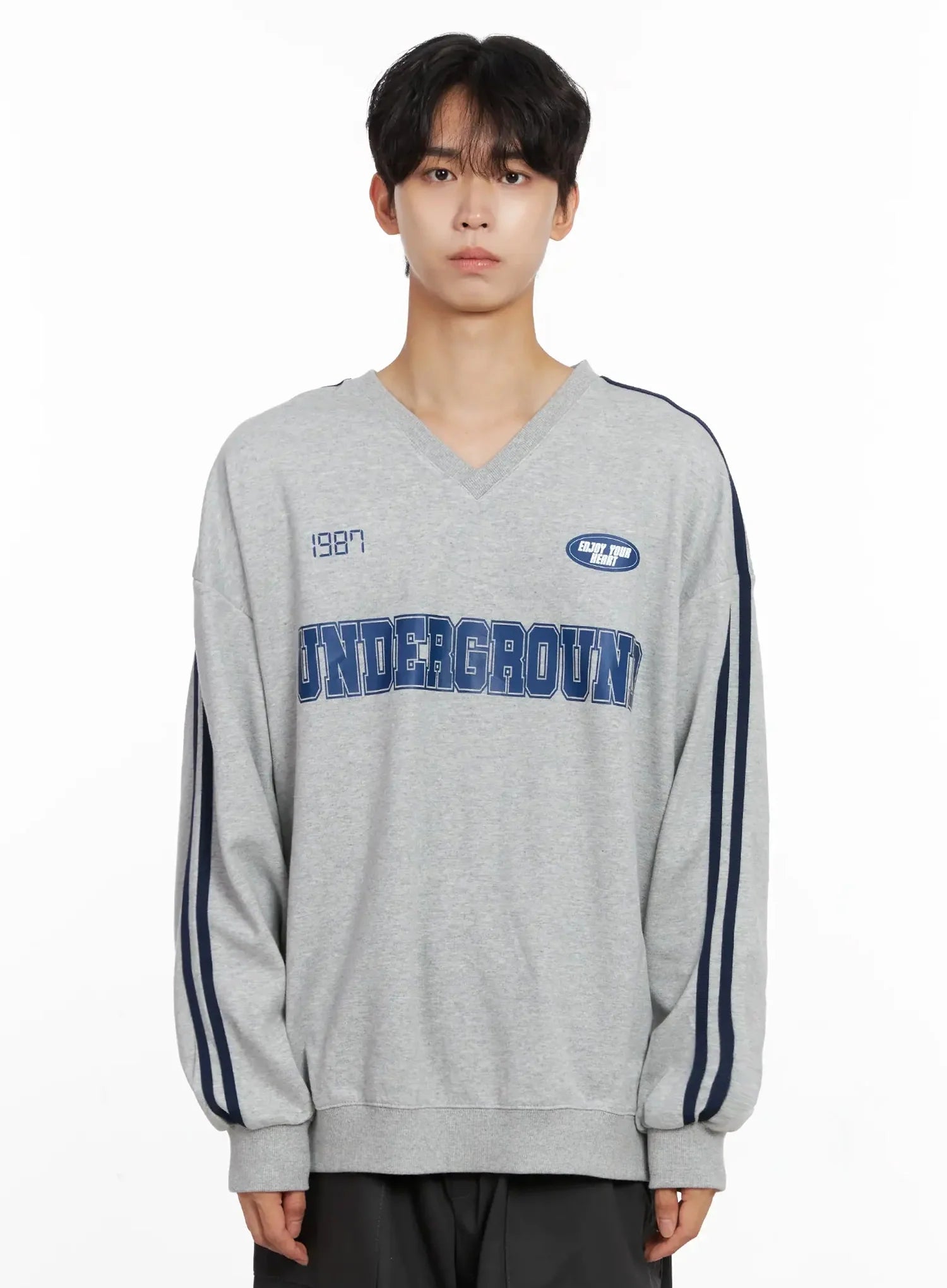 Men's Graphic V-Neck Sweatshirt IO516